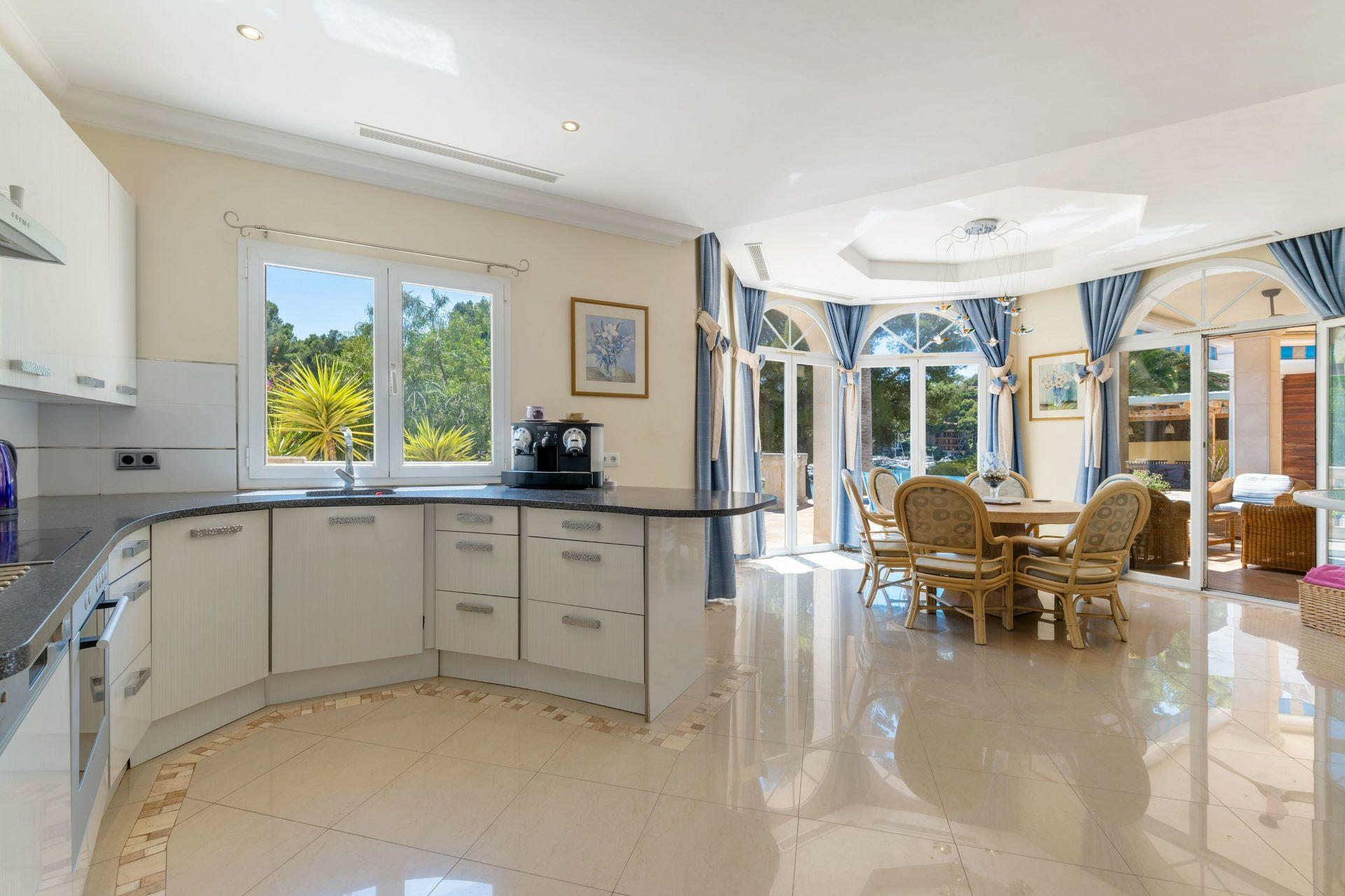 6-bedroom Villa In Calvià, Spain (614 M²)