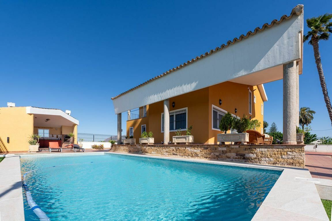 5-bedroom House In Orihuela, Spain (500 M²)