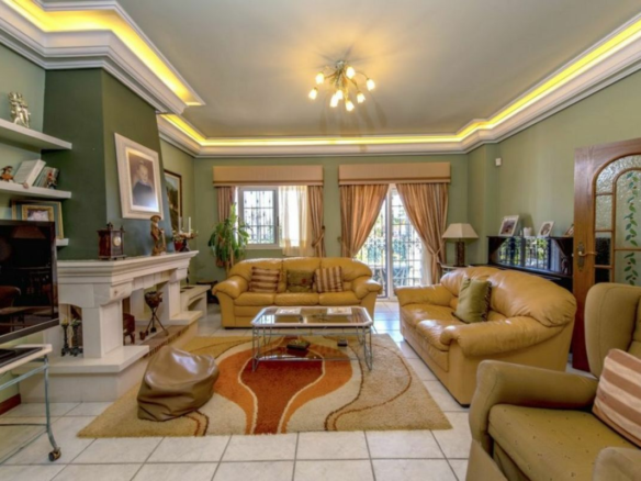 6-bedroom Villa In Torrevieja, Spain (500 M²)