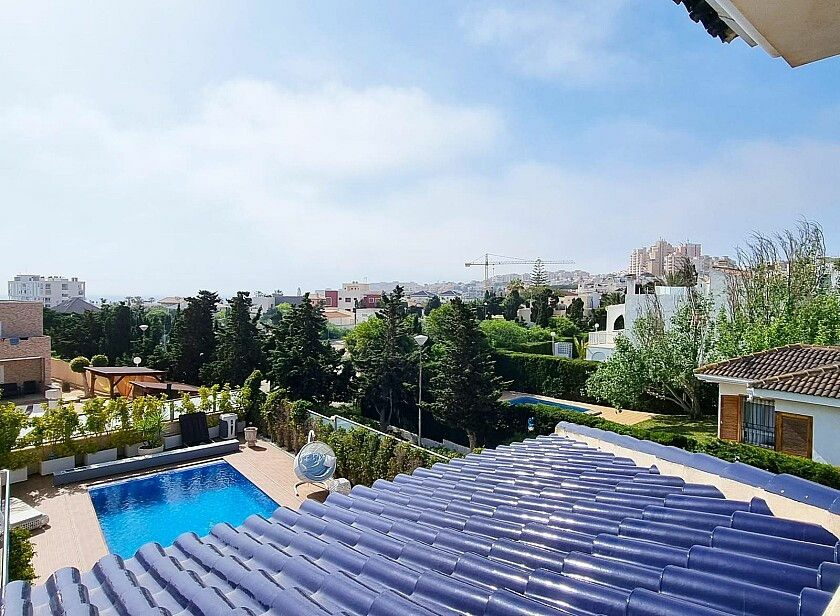 5-bedroom Villa In Torrevieja, Spain (438 M²)