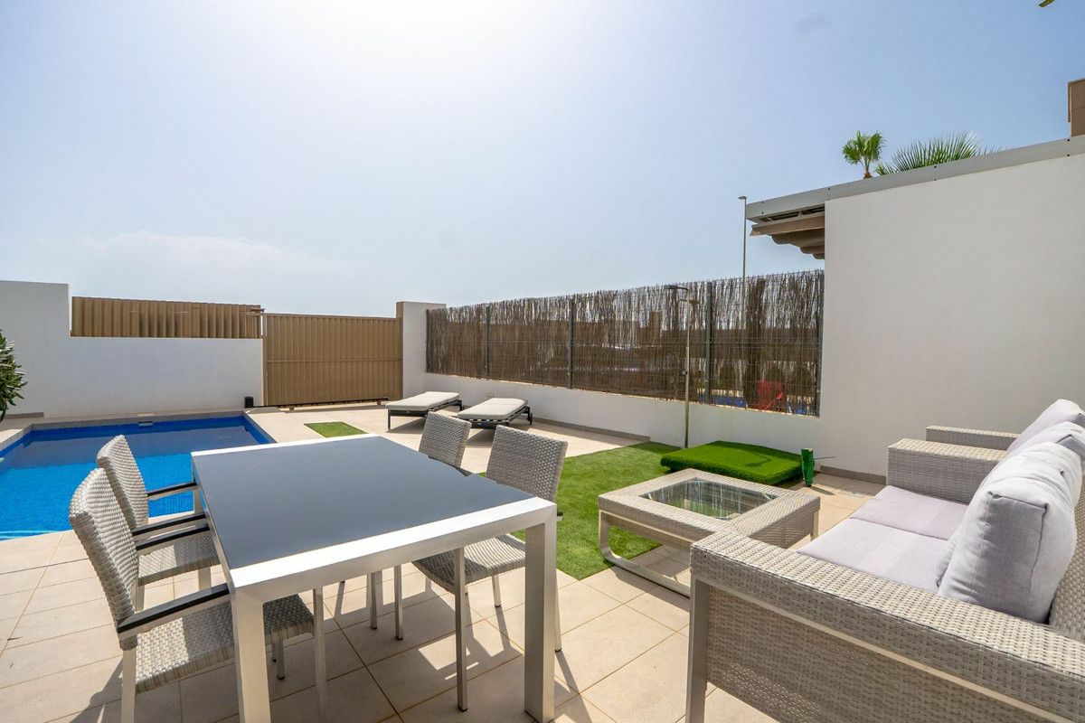 3-bedroom Villa In Guardamar Del Segura, Spain (178 M²)