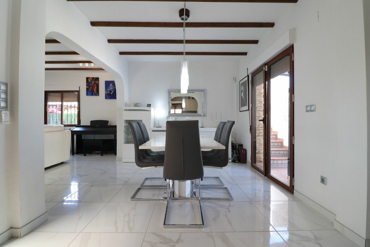 3-bedroom Villa In Benijofar, Spain (110 M²)