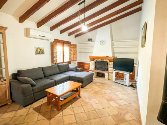 4-bedroom Villa In Cabo Roig, Spain (140 M²)