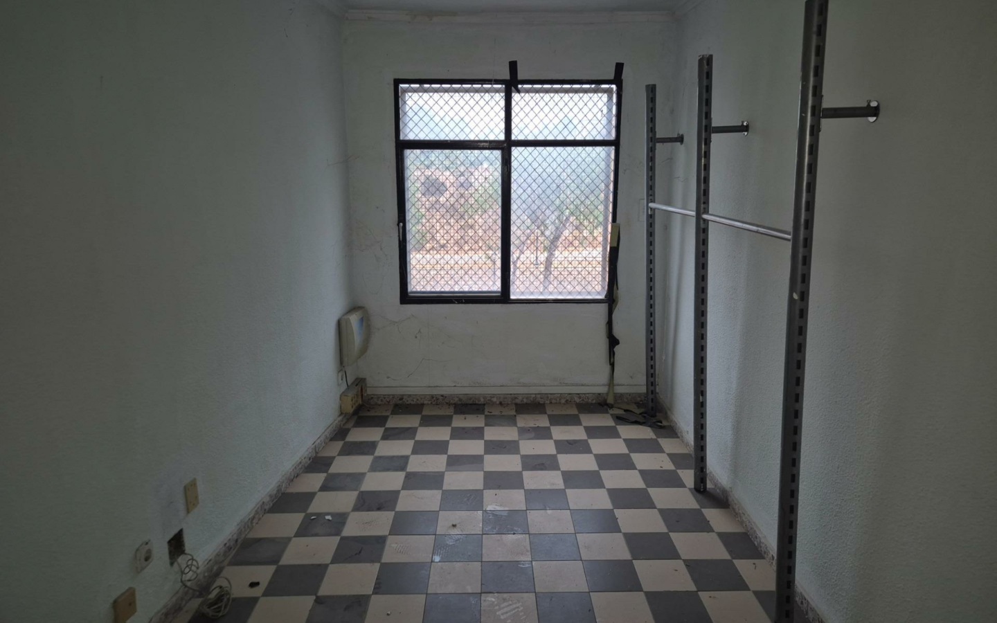 Industrial Unit In Elche, Spain (1.350 M²)