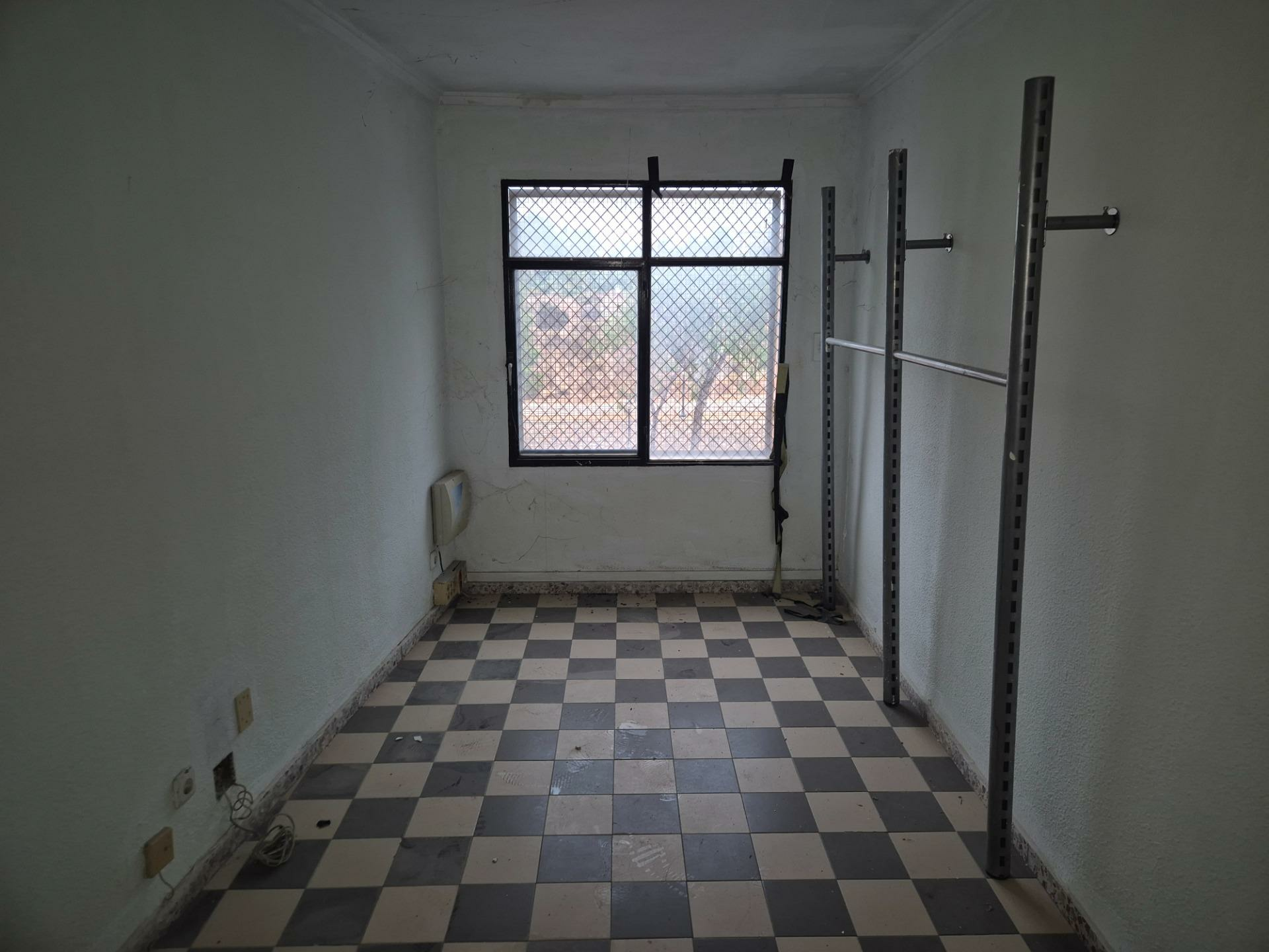2-8-b89324 Industrial Unit In Elche, Spain (1.350 M²)