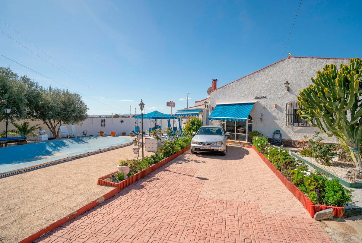 4-bedroom Villa In Rojales, Spain (198 M²)