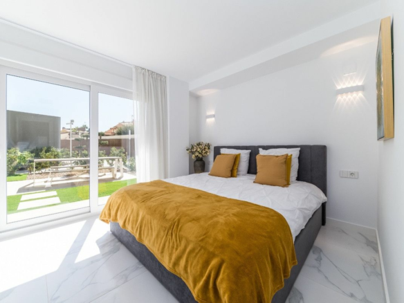 2-bedroom Apartment In Torrevieja, Spain (90 M²)