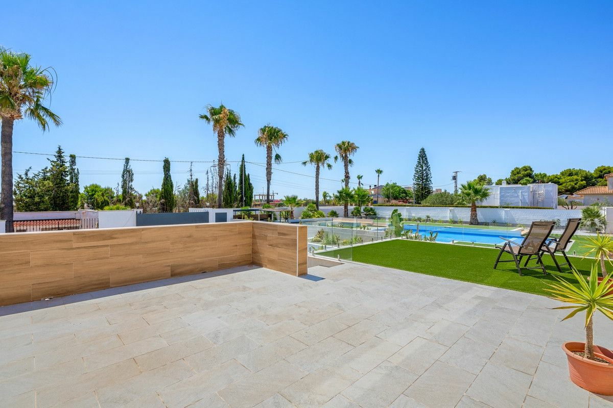 8-bedroom Country House In Los Montesinos, Spain (790 M²)