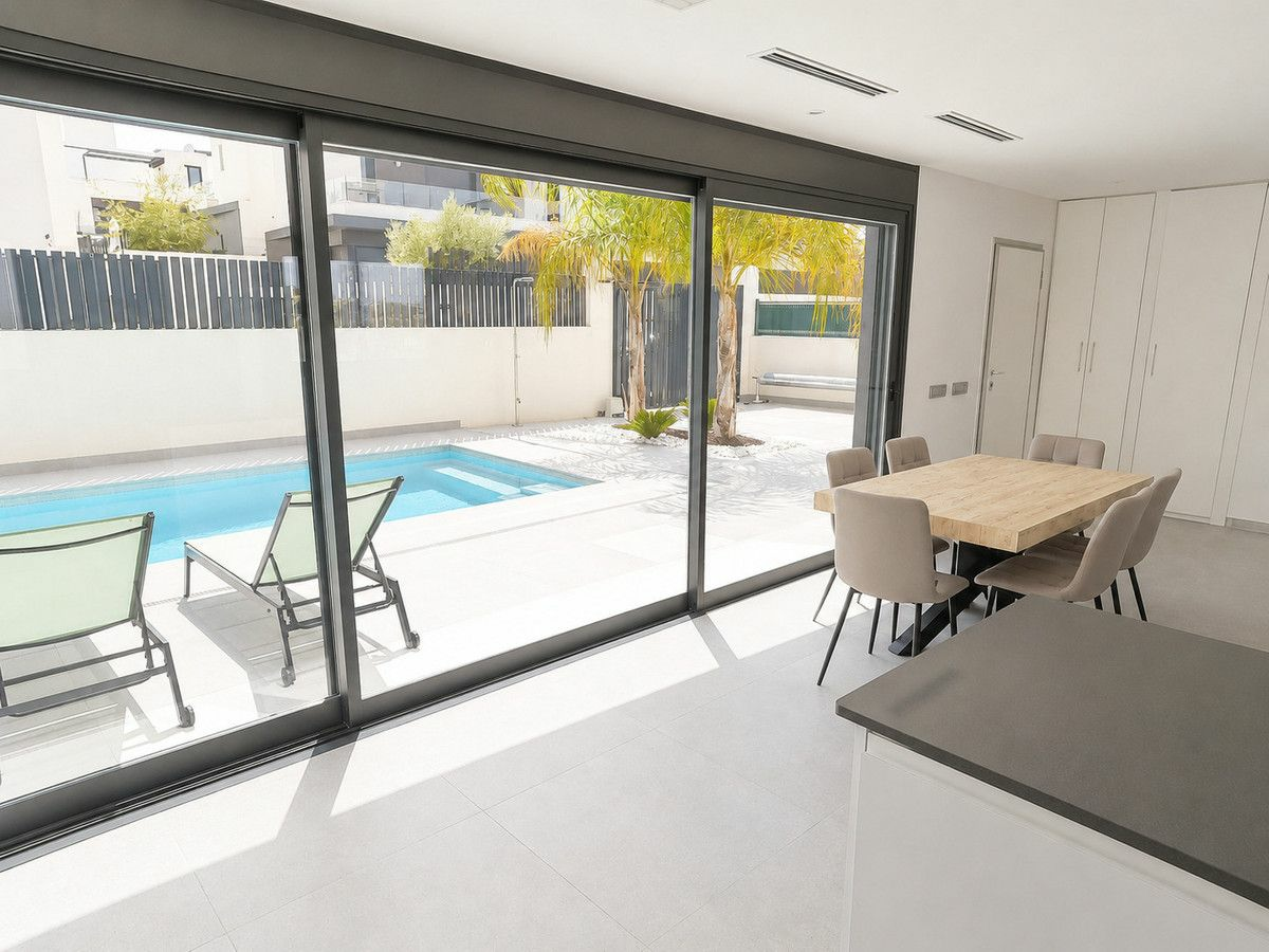 5-bedroom Villa In Algorfa, Spain (200 M²)
