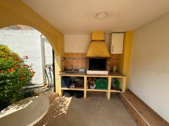 3-bedroom Villa In Rojales, Spain (121 M²)