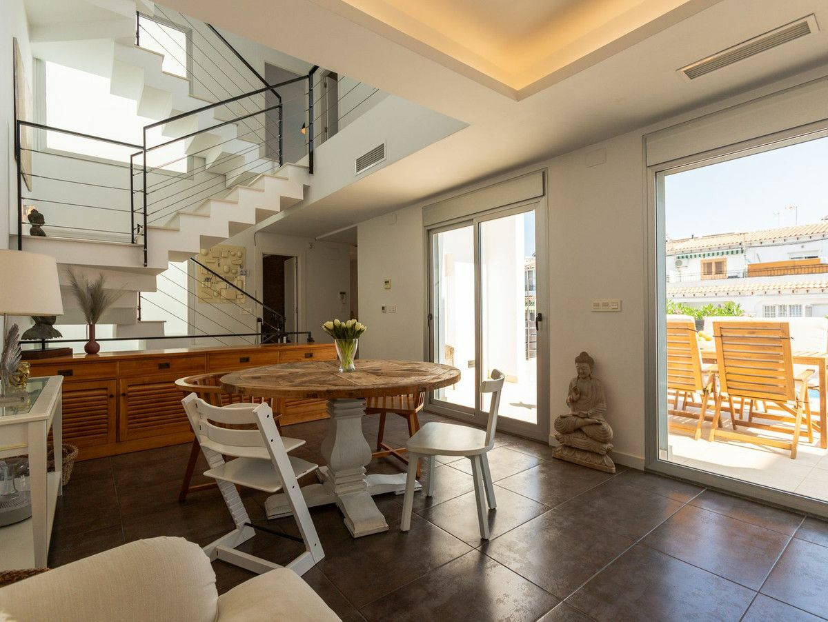 5-bedroom House In Torrevieja, Spain (184 M²)