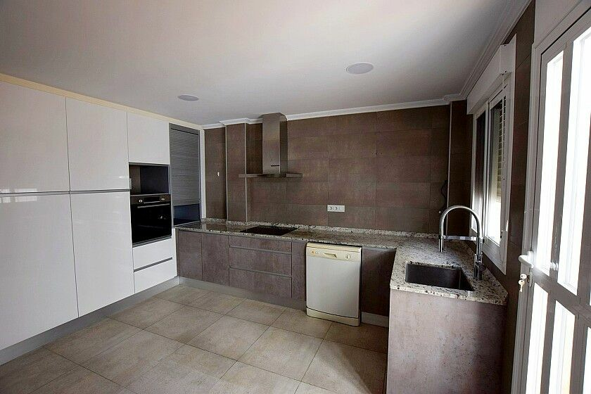 7-bedroom House In San Miguel De Salinas, Spain (400 M²)