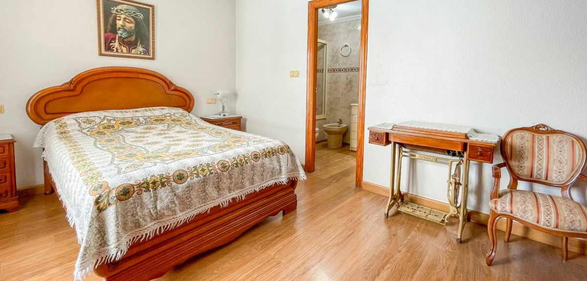 3-bedroom Apartment In Torrevieja, Spain (129 M²)