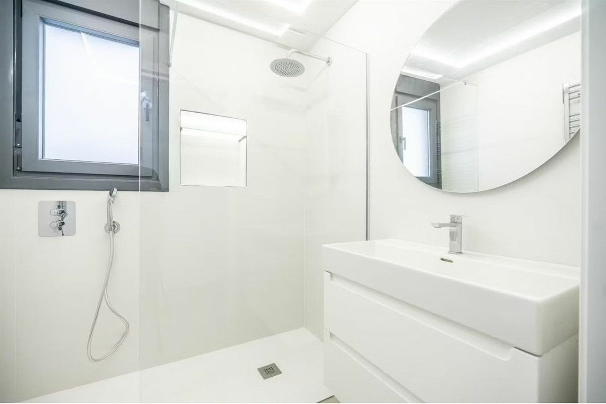 5-bedroom Villa In Los Alcázares, Spain (225 M²)