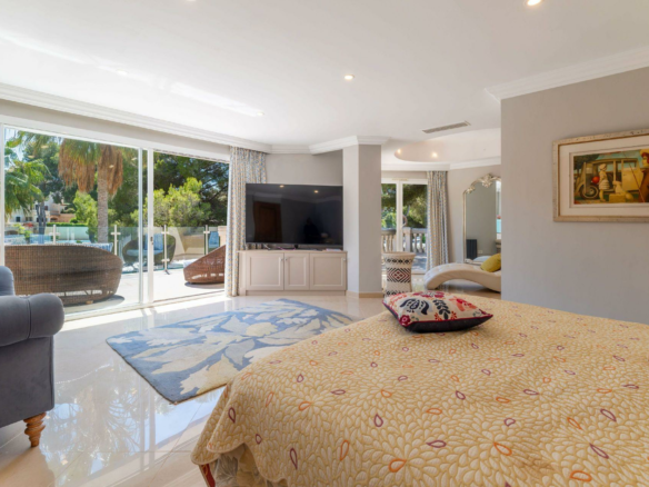 6-bedroom Villa In Calvià, Spain (614 M²)