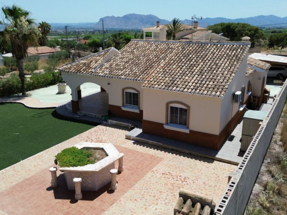 3-bedroom Country House In Albatera, Spain (210 M²)