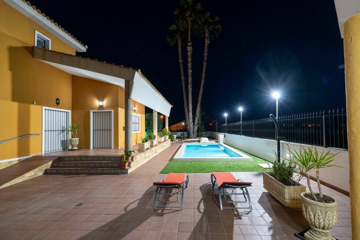 5-bedroom House In Orihuela, Spain (500 M²)
