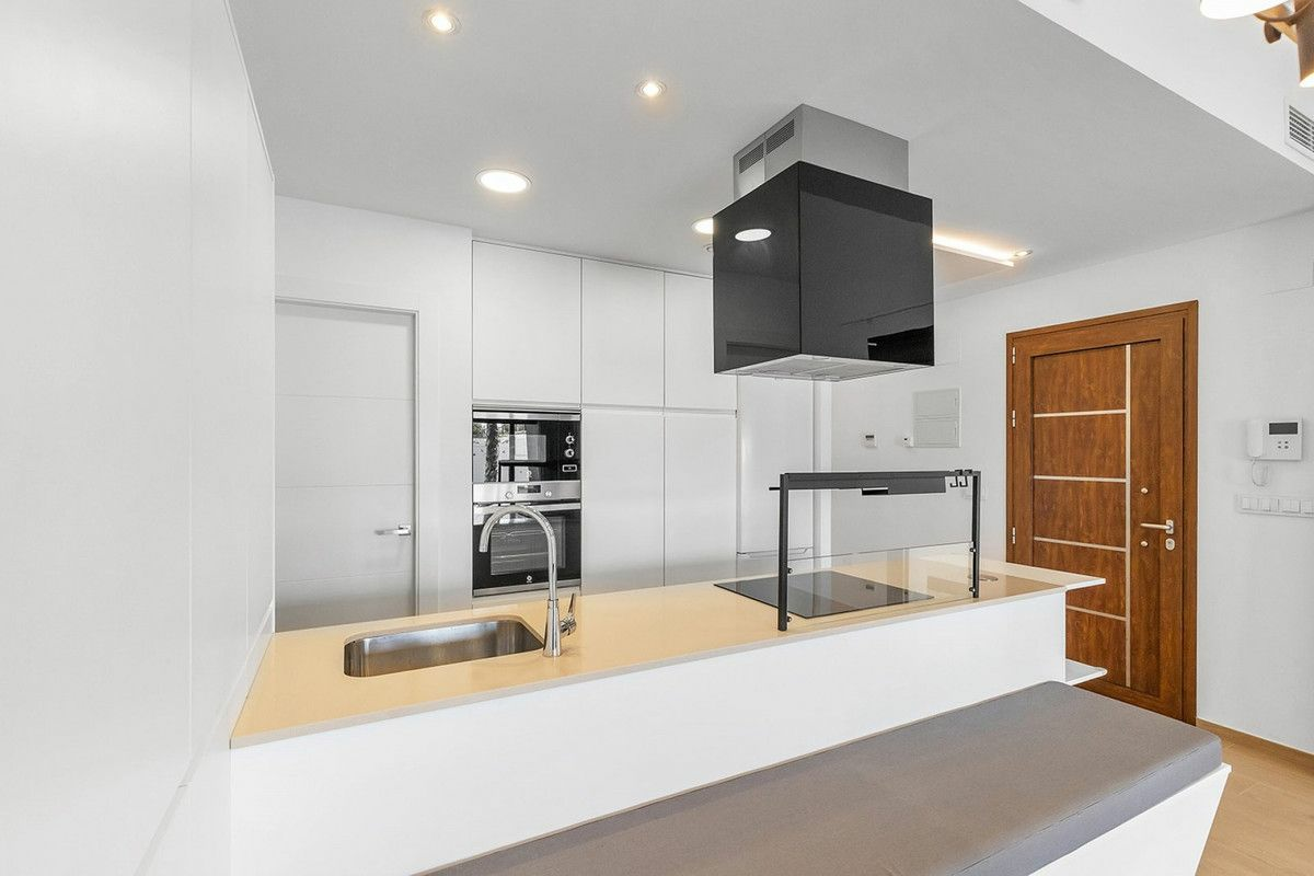 3-bedroom Villa In Benijofar, Spain (144 M²)
