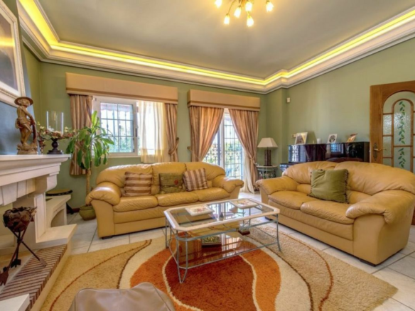 6-bedroom Villa In Torrevieja, Spain (500 M²)