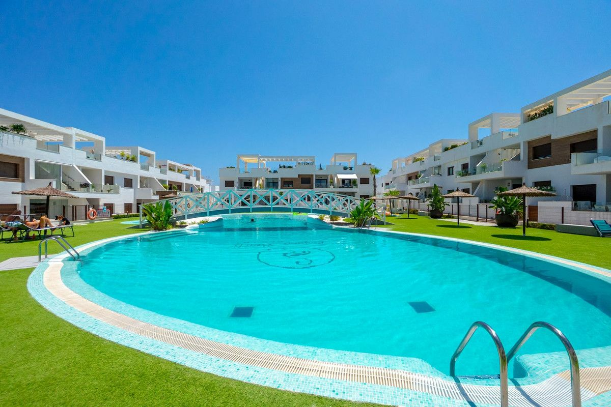 4-bedroom Villa In Torrevieja, Spain (194 M²)