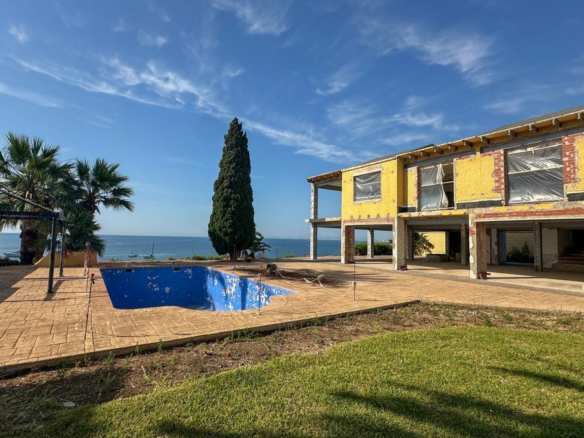 5-bedroom Villa In Cabo Roig, Spain (668 M²)