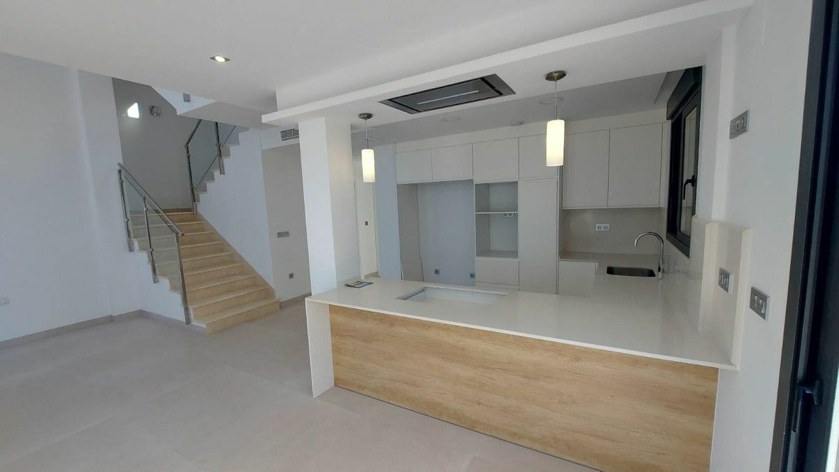 3-bedroom House In Orihuela Costa, Spain (190 M²)