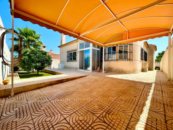 3-bedroom Villa In Torrevieja, Spain (126 M²)