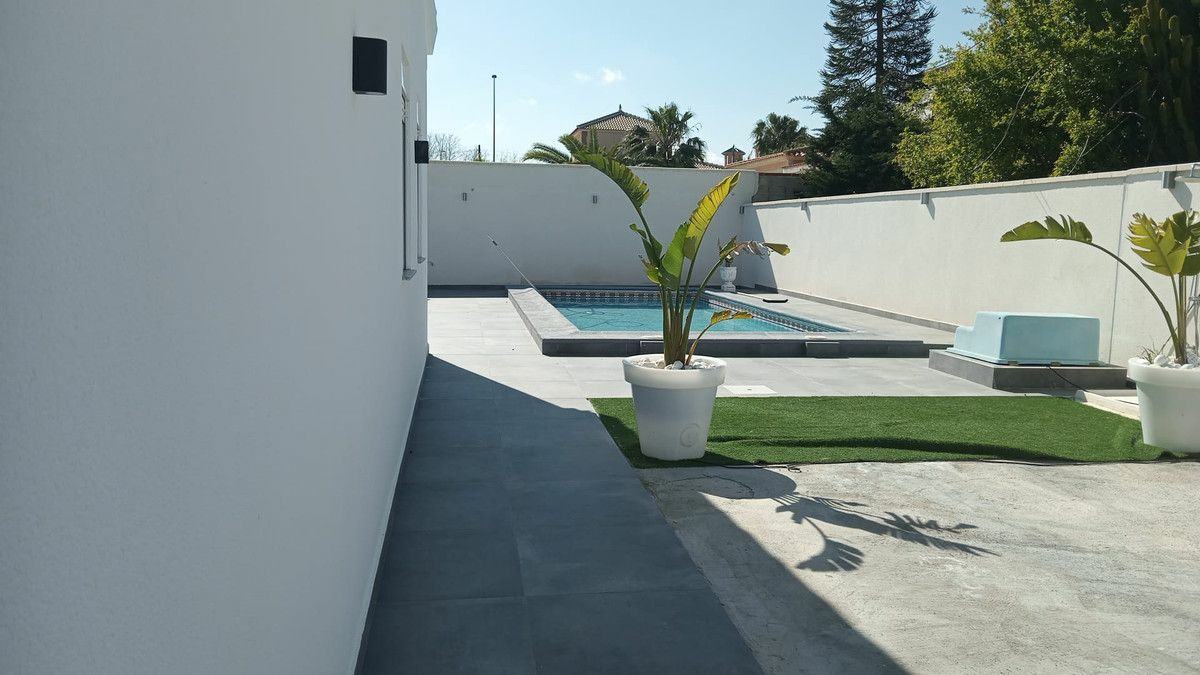 4-bedroom Villa In Orihuela Costa, Spain (174 M²)