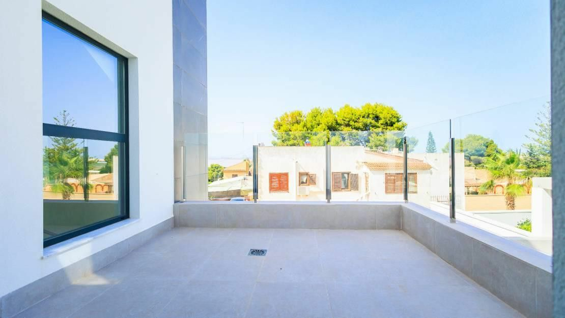3-bedroom House In Orihuela, Spain (190 M²)