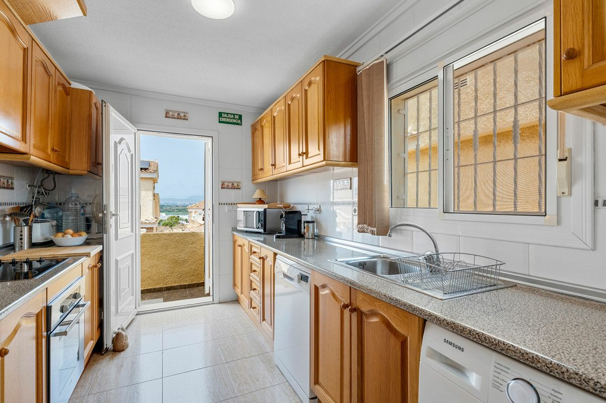 3-bedroom Villa In Gran Alacant, Spain (195 M²)