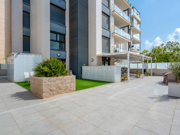 3-bedroom Apartment In Guardamar Del Segura, Spain (108 M²)