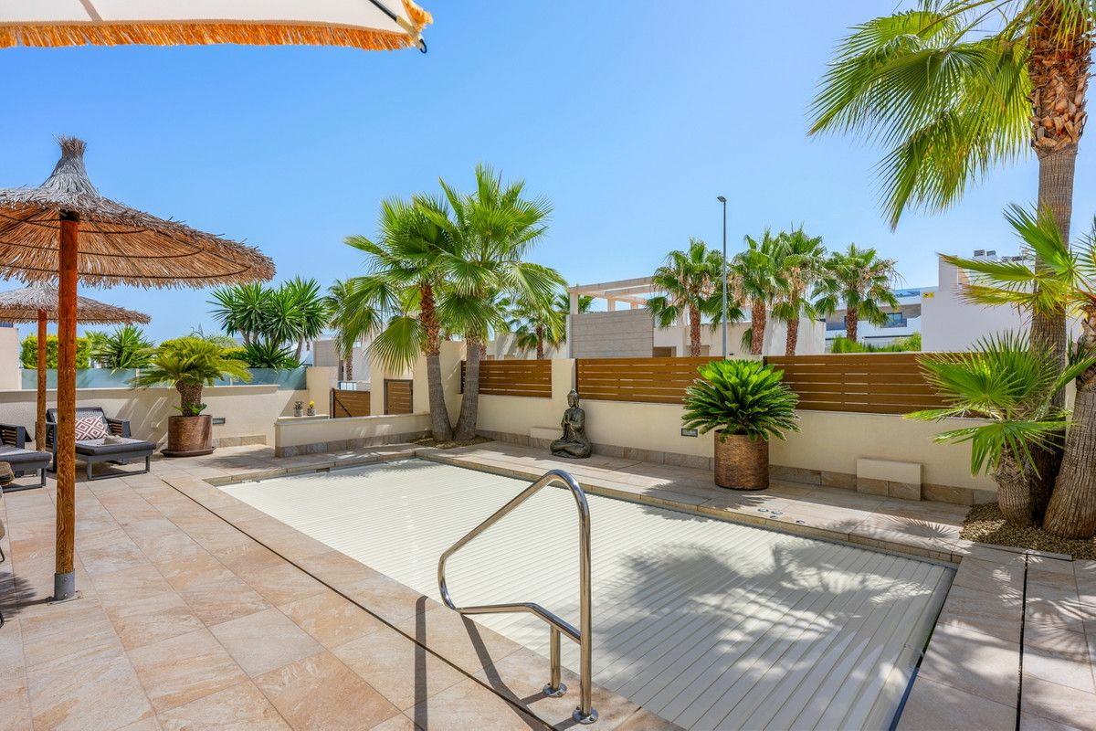 3-bedroom Villa In Benijofar, Spain (266 M²)
