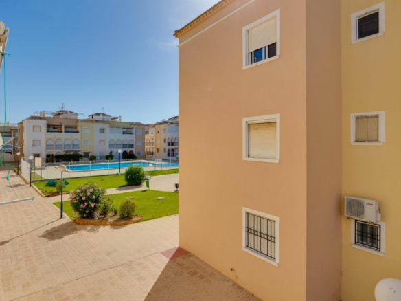 2-bedroom Villa In Torrevieja, Spain (60 M²)
