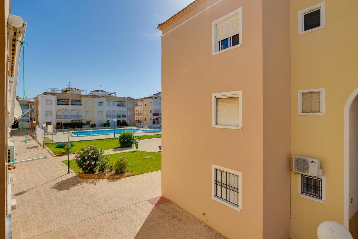 2-bedroom Villa In Torrevieja, Spain (60 M²)
