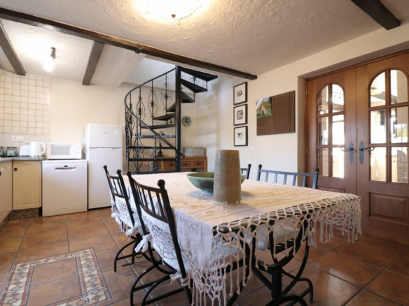 4-bedroom Villa In Albatera, Spain (231 M²)