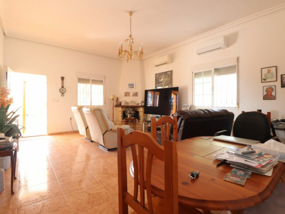 3-bedroom Villa In Albatera, Spain (164 M²)