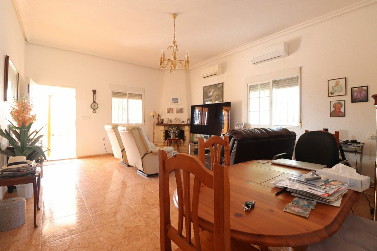 3-bedroom Villa In Albatera, Spain (164 M²)