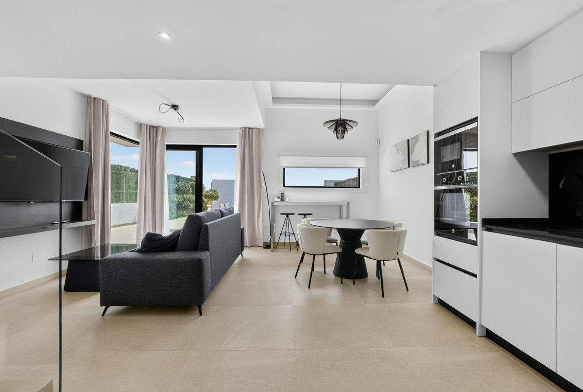 3-bedroom Villa In Guardamar Del Segura, Spain (178 M²)