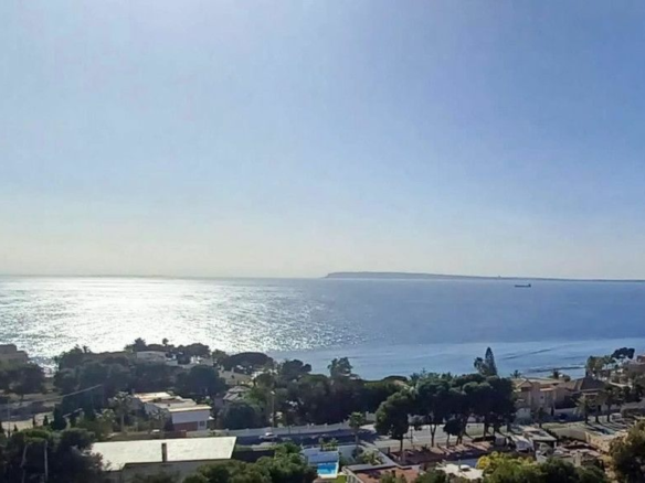 4-bedroom Apartment In Alicante, Spain (122 M²)