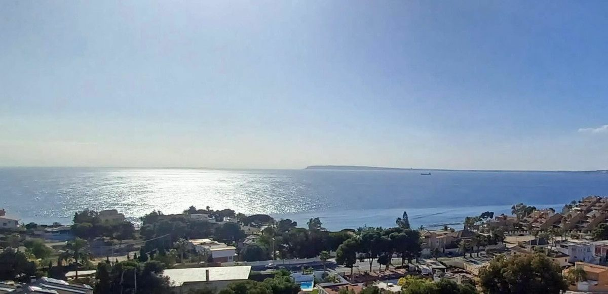 4-bedroom Apartment In Alicante, Spain (122 M²)