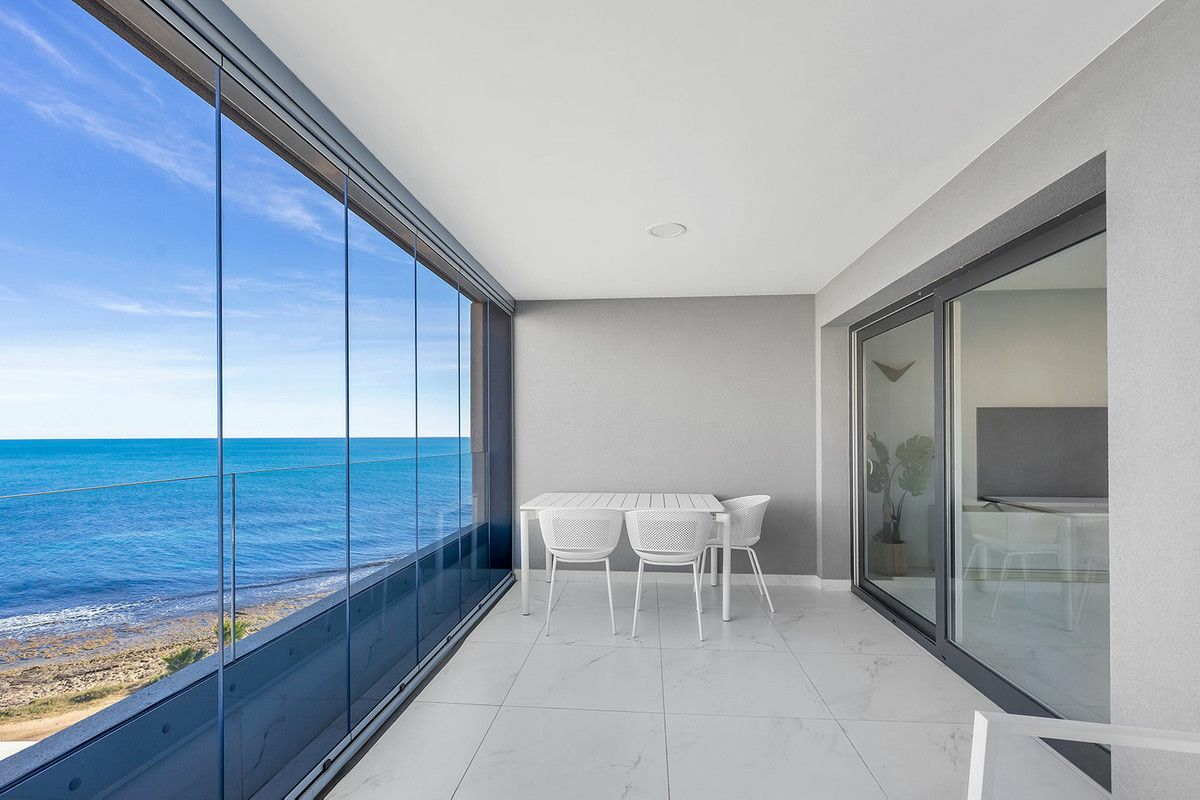 2-bedroom Apartment In Orihuela Costa, Spain (122 M²)