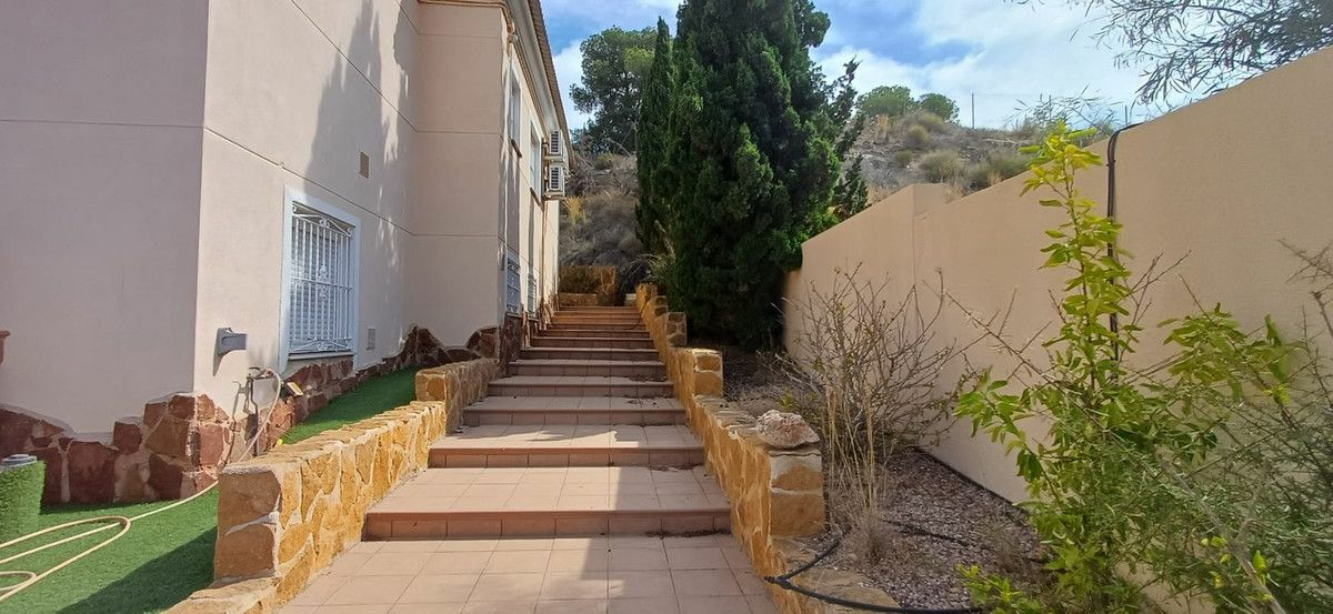 5-bedroom Villa In Algorfa, Spain (290 M²)