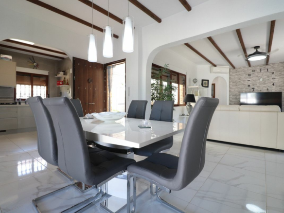 3-bedroom Villa In Benijofar, Spain (110 M²)