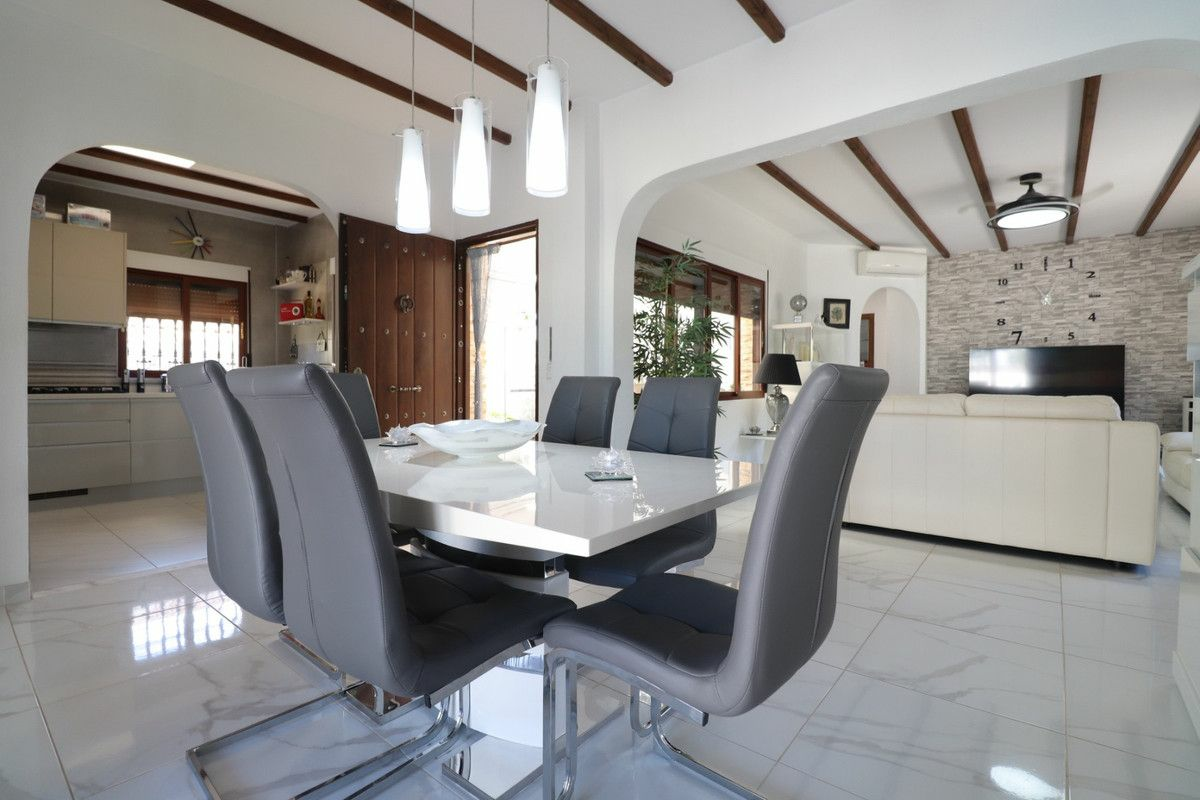 3-bedroom Villa In Benijofar, Spain (110 M²)