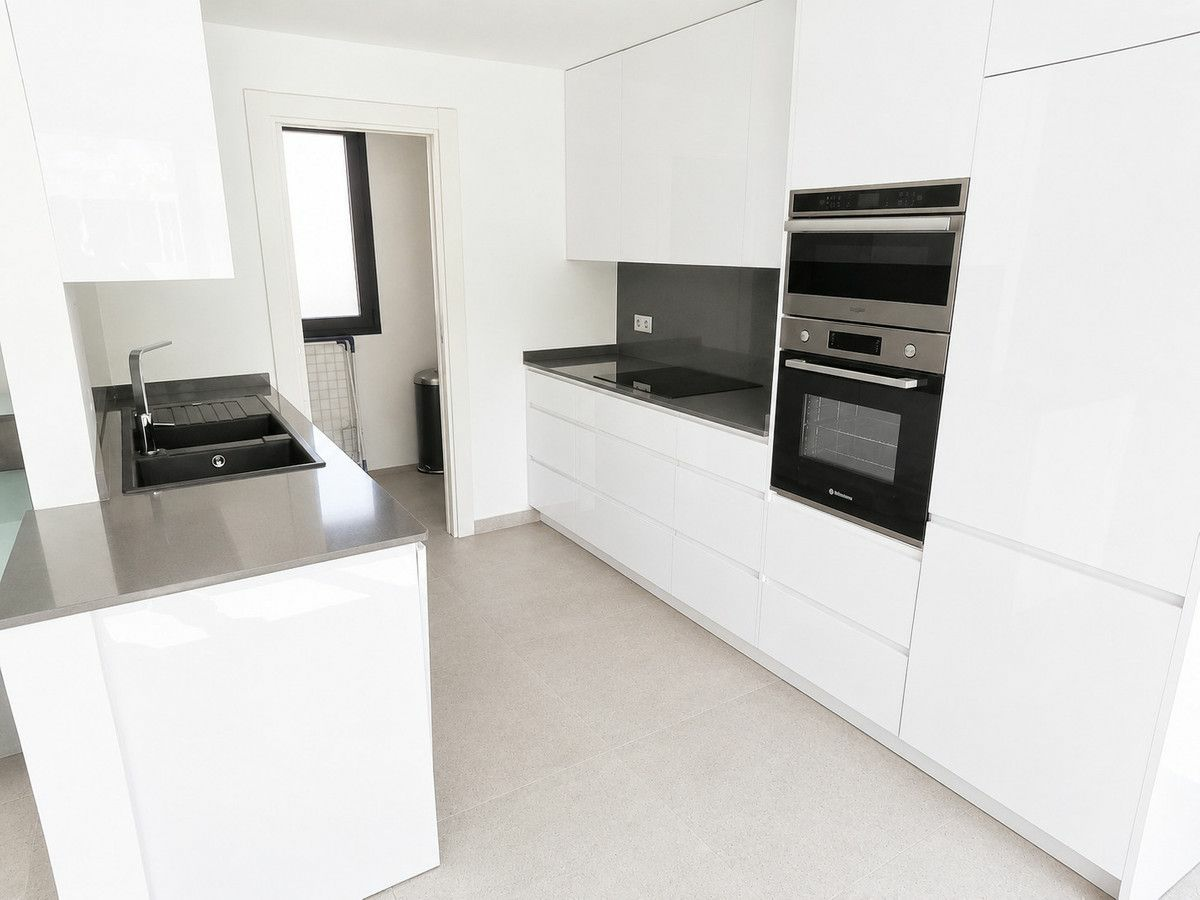 5-bedroom Villa In Algorfa, Spain (200 M²)