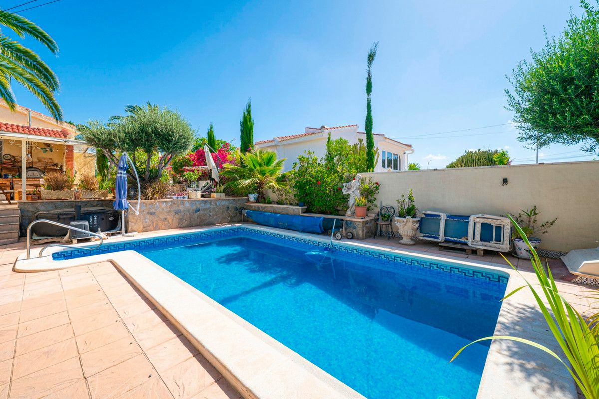 3-bedroom Villa In Rojales, Spain (146 M²)
