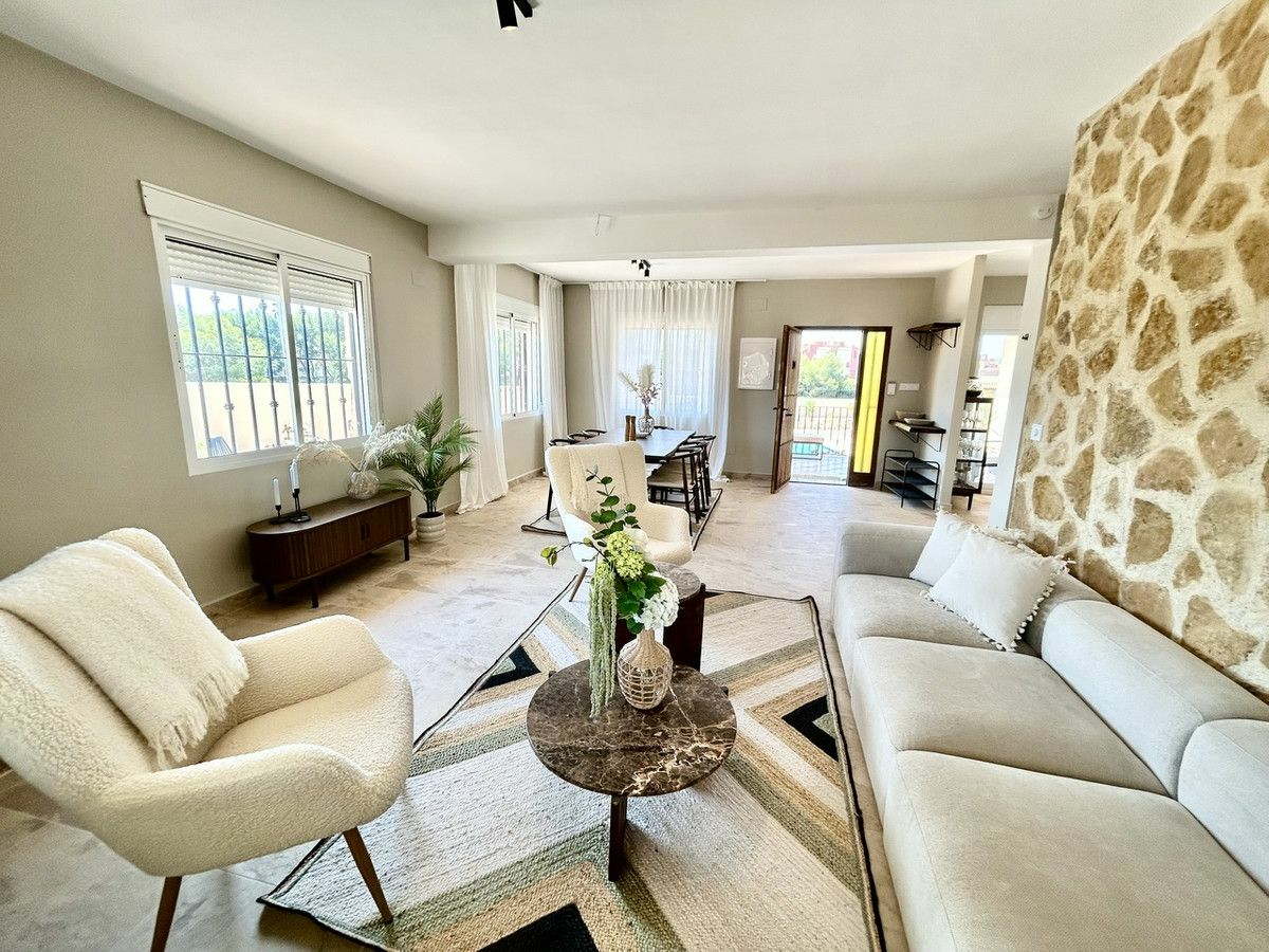 5-bedroom Villa In Orihuela Costa, Spain (238 M²)