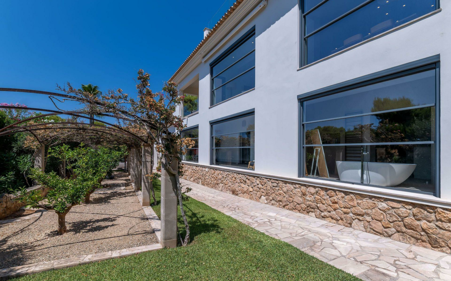 4-bedroom Villa In Calvià, Spain (526 M²)