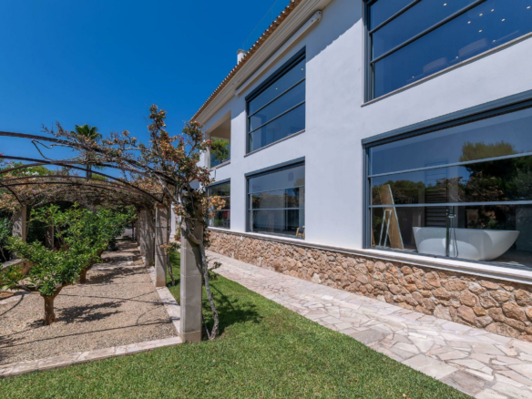 4-bedroom Villa In Calvià, Spain (526 M²)