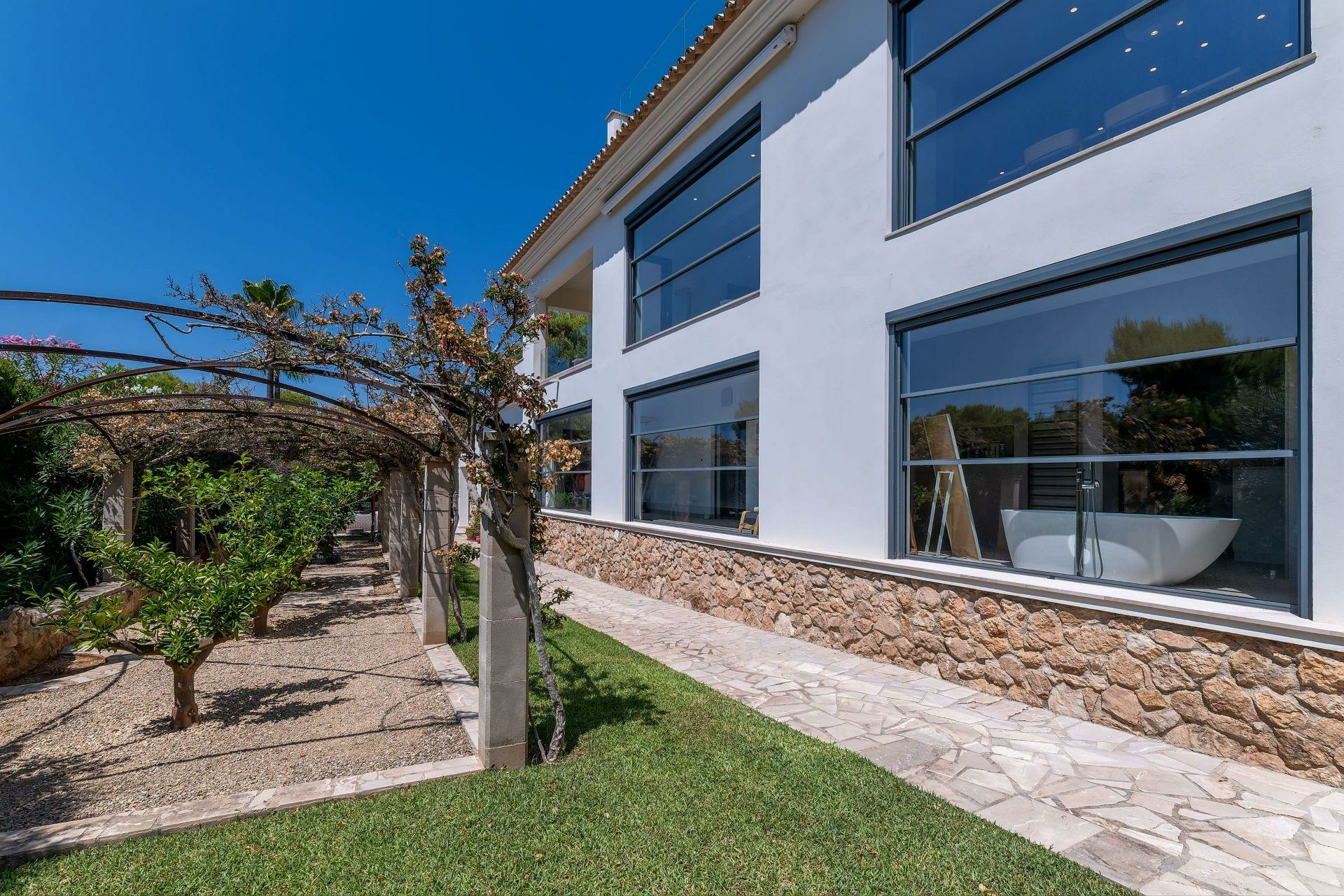 4-bedroom Villa In Calvià, Spain (526 M²)